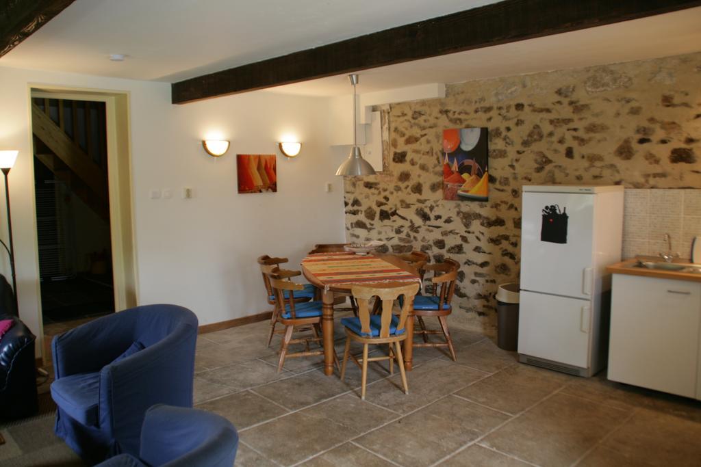 Le Petit Mas D'Ile Bed & Breakfast Saint-Germain-de-Confolens Cameră foto