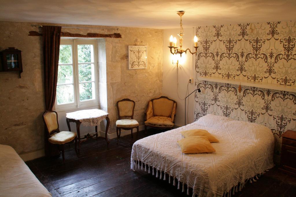 Le Petit Mas D'Ile Bed & Breakfast Saint-Germain-de-Confolens Cameră foto