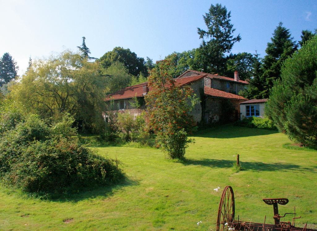 Le Petit Mas D'Ile Bed & Breakfast Saint-Germain-de-Confolens Exterior foto