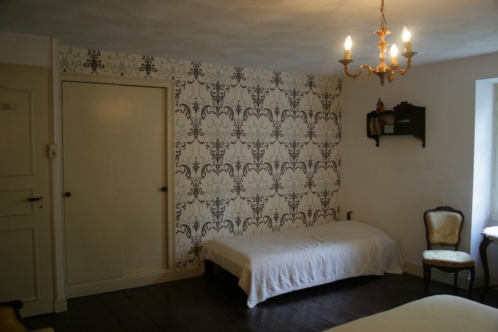 Le Petit Mas D'Ile Bed & Breakfast Saint-Germain-de-Confolens Cameră foto