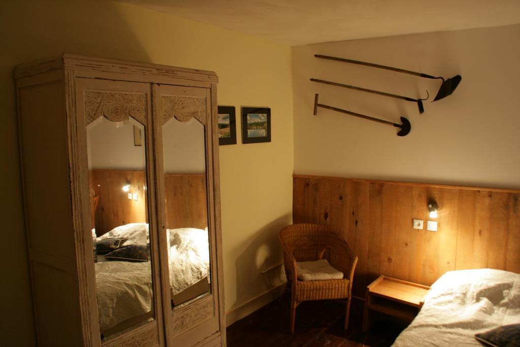 Le Petit Mas D'Ile Bed & Breakfast Saint-Germain-de-Confolens Exterior foto